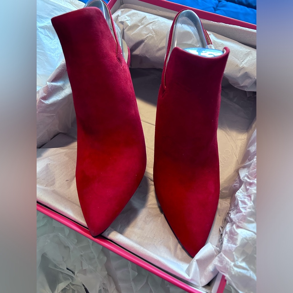 VINCE CAMUTO • Red Suede Heel Bootie • 7M •